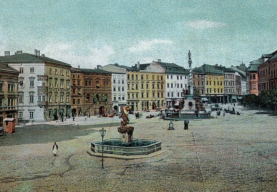 Trhy na Dolním náměstí v roce 1920.