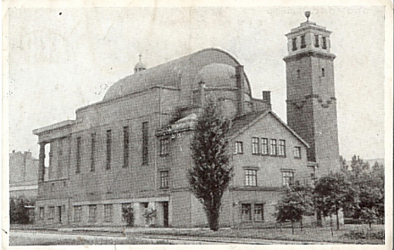 Opět Husův sbor, tentokrát z opačné strany. Pohlednice z roku 1946.